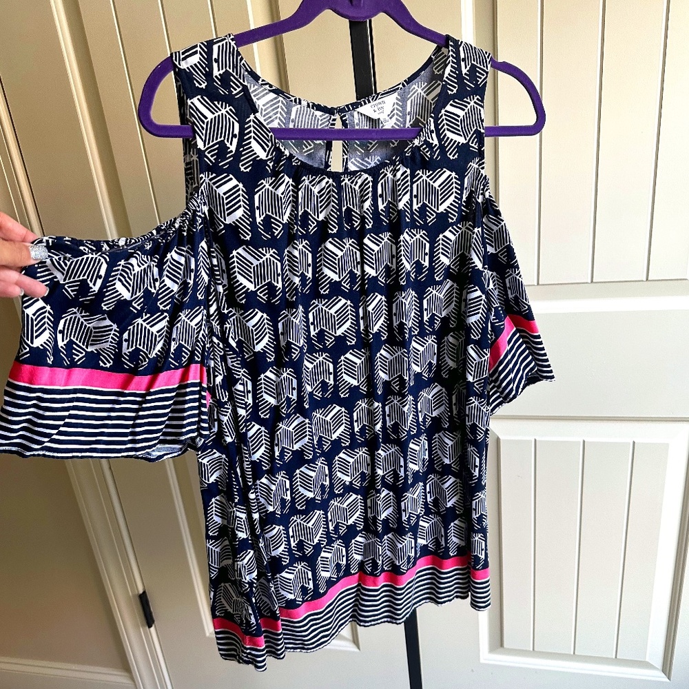 Crown & Ivy Plus Size Black/White/Pink Elephant Print Top 2X